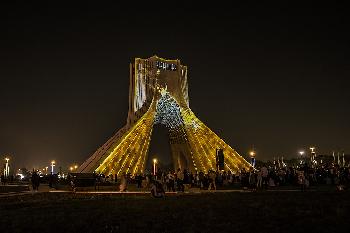 Teheran-im-Schatten-der-Stille--Leben-zwischen-Sanktionen-Strsignalen-und-leiser-Auflehnung