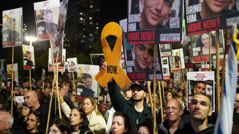 Die wöchentliche Mahnwache endet – doch die offene Wunde bleibt