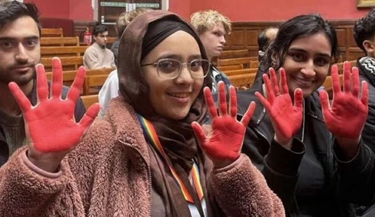 Oxford-Studenten ahmen Ramallah-Lynchmord nach und zeigen blutrote Hände vor israelischem Redner