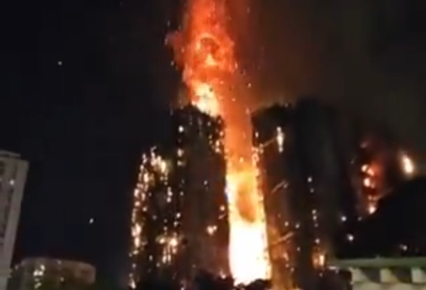 Inferno in Hongkong: Hochhäuser in Flammen, Dutzende Tote und Hunderte Vermisste