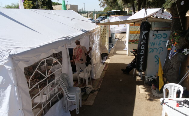 Die vergessenen Kämpfer Israels stehen vor der Knesset – und fordern endlich Hilfe