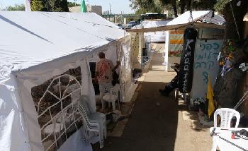 Die vergessenen Kämpfer Israels stehen vor der Knesset – und fordern endlich Hilfe