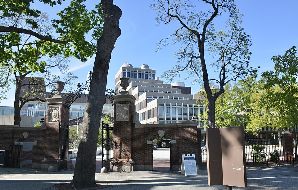 Zwischen Recht und Verdacht: Der Fall Gouvea und die verhärteten Fronten im amerikanischen Antisemitismus-Diskurs