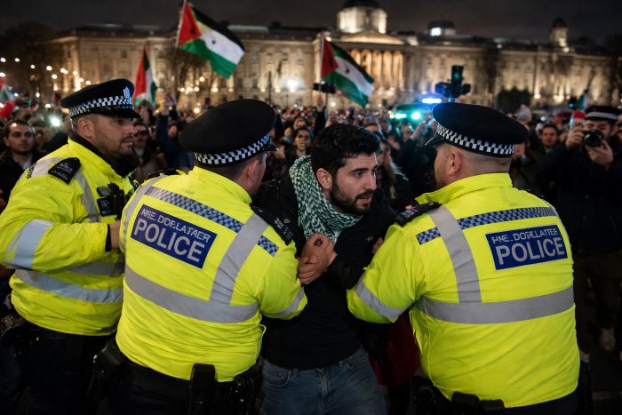London greift durch Festnahmen nach Intifada Rufen bei Palästina Demonstration