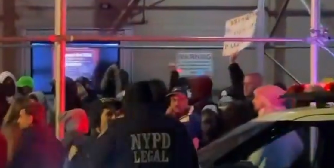 Polizeikrise in New York: Interne Ermittlungen nach pro-palästinensischer Kundgebung vor Synagoge