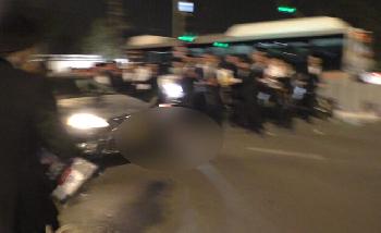 Fahrer-verletzt-Jugendlichen-bei-Protest-in-Bnei-Brak--Polizei-nimmt-mehrere-Verdchtige-fest