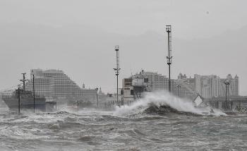 Sturm Byron trifft Israel mit schweren Regenfällen und starken Böen