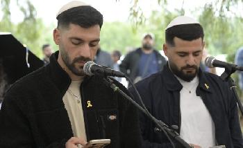 Trauer um Alon Shamriz: Eine Familie hält inne, zwei Jahre nach einem Verlust, der nicht verheilt