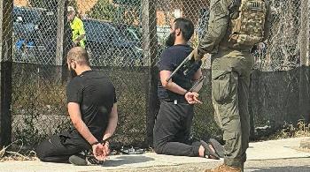 Polizei stoppt Fahrzeuge auf dem Weg nach Bondi Beach und nimmt sieben Männer fest