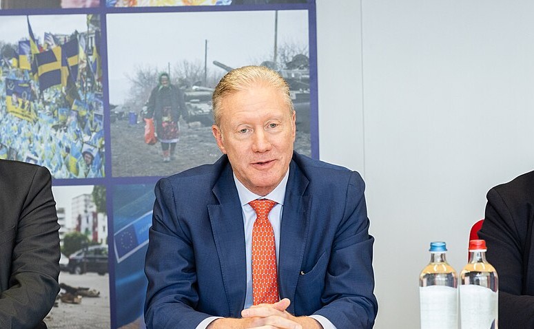 Libanons Außenminister erkennt Israels Angriffsrecht an – Hisbollah attackiert Regierung und droht offen