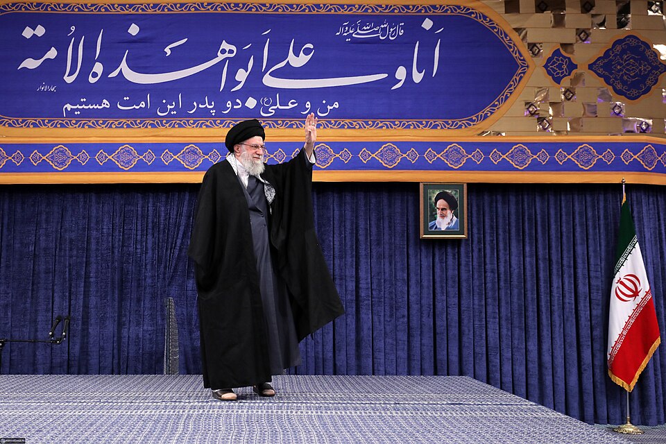 Gefälschte Pässe, Koffer voller Dollar und sexuelle Gewalt: Das Geständnis aus dem Innersten des iranischen Machtapparats