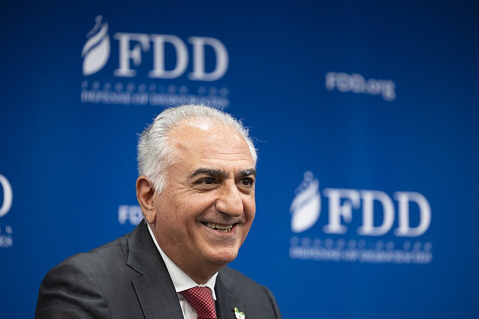 Irans Kronprinz Reza Pahlavi fordert internationale Hilfe gegen Revolutionsgarden