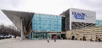 Antisemitischer-Vorfall-am-Flughafen-Krakau-Israelis-bei-Gebet-angegangen