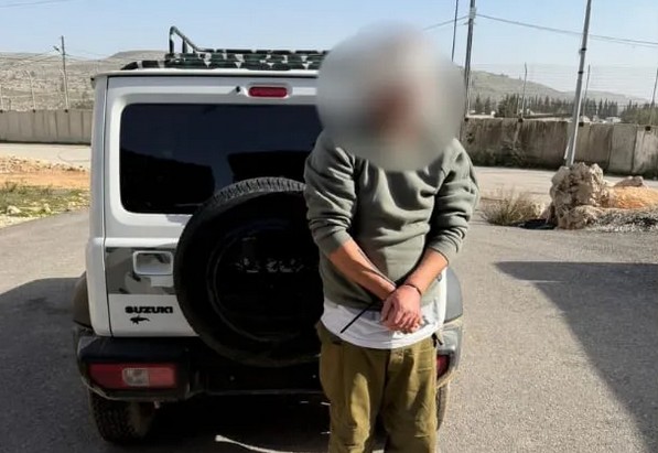 Festnahme nach Sicherheitskontrolle: Mann mit gestohlenem Fahrzeug und IDF-Uniform gestoppt