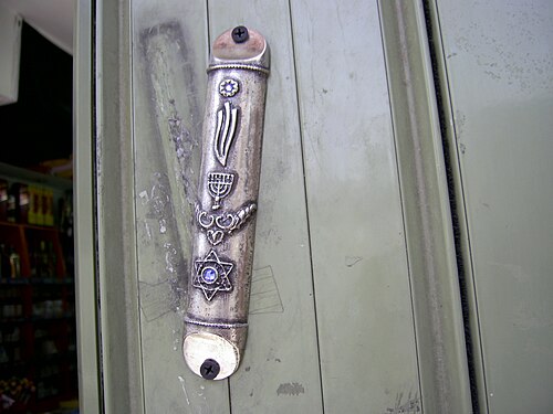 „Dreckige Jüdin“ in Paris: Linksextreme bedrohen wehrlose alte Frau an ihrer Wohnungstür