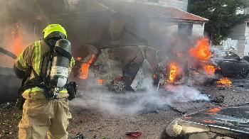 Iran feuert über 125 Raketen auf Israels Zentrum, Wohnhäuser in Bnei Brak und Rosh HaAyin getroffen