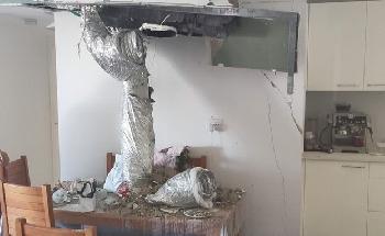 Iranische Raketen treffen Israel, Trümmer beschädigen Haus im Norden, Führung in Teheran unter Druck