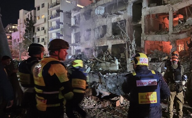 Iranische Rakete trifft Wohnhaus in Tel Aviv - Frau getötet, Baby aus Trümmern gerettet