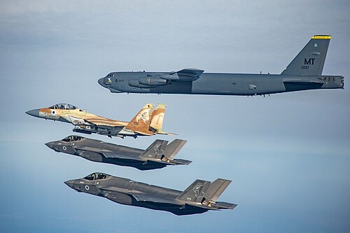 Israel und USA werfen 2.500 Bomben auf Iran und sichern vollständige Luftherrschaft im Westen des Landes