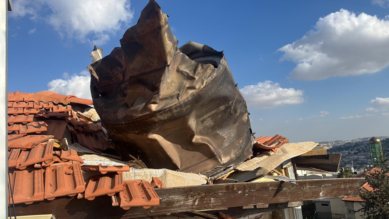 Iranische Raketen lösen Alarm in Jerusalem aus: Schäden an Häusern und zwei Verletzte