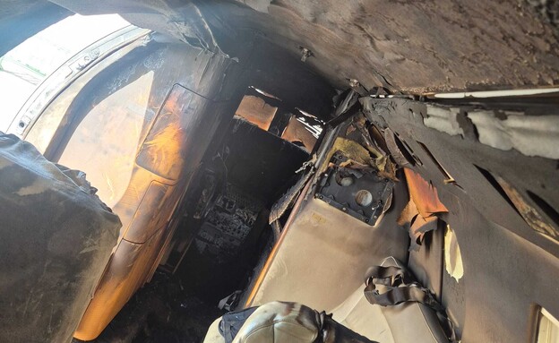 Raketensplitter treffen Flugzeuge am Flughafen Ben Gurion, Privatjet brennt aus