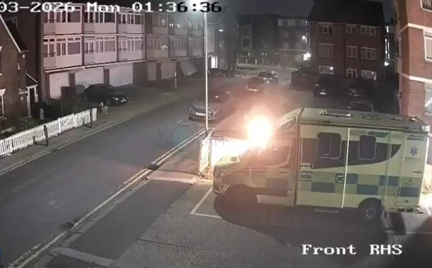 London: Maskierte Täter zünden jüdische Rettungswagen vor Synagoge an