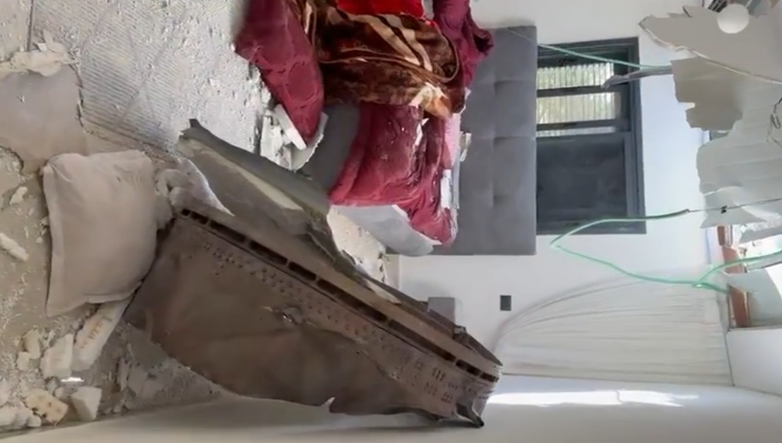 Iranischer Raketenangriff: Splitter trifft bewohntes Gebiet im Negev und verletzt mehrere Zivilisten