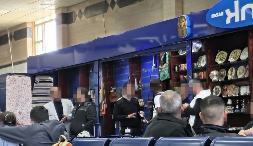 Israelischer Reisender in Taba festgenommen, weil er mit Tefillin betete