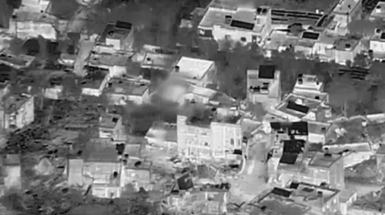 Israel tötet zwei Hisbollah-Funktionäre und greift Dutzende Ziele im Libanon an