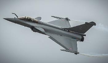 Europa verlegt Kampfflugzeuge und Kriegsschiffe in den Golf, Schutz für Zypern und Emirate