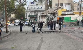Iranische Rakete schlägt in Tel Aviv ein, zwei Verletzte gemeldet