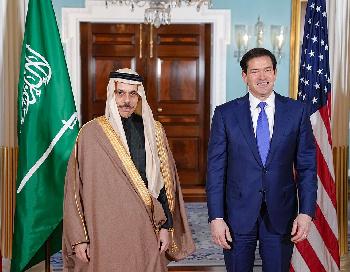 Riad droht offen mit Militärschlag gegen Iran nach Raketenangriffen während Diplomaten-Treffen