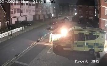 London: Maskierte Täter zünden jüdische Rettungswagen vor Synagoge an