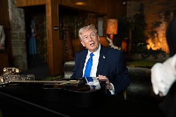 Trump kündigt schnelle Vergeltung nach Angriff auf Haifa-Raffinerie an und droht Iran offen mit massiven Schlägen