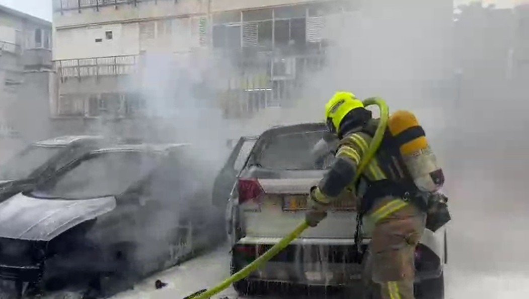 Iran greift Zentrum Israels mit Streumunition an: Frau schwer verletzt