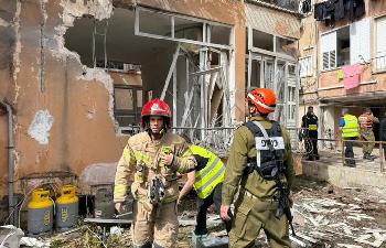 Iranische Streumunition trifft Ramat Gan, Einschläge in mehreren Städten