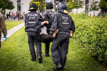 Dringender Handlungsbedarf: Zahlreiche Berliner Polizisten müssen Nebenjob ausüben